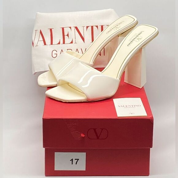 Valentino Garavani One Stud Hyper Slide Sandals In Patent Leather size 38.5 - Picture 13 of 15